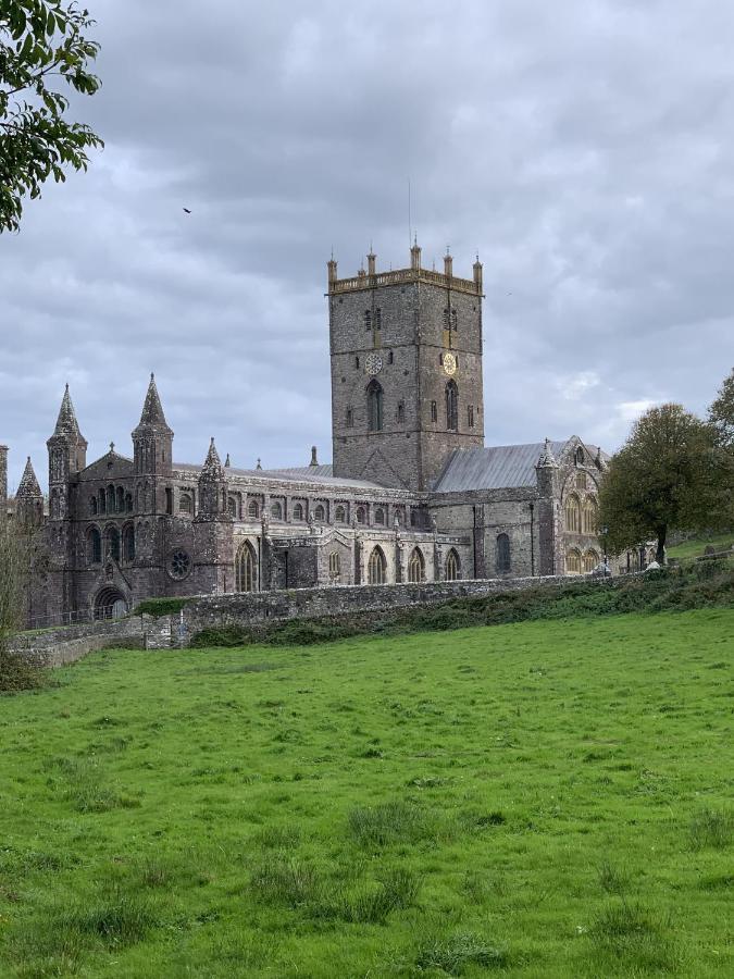 St Davids Gin & Kitchen - The Cathedral Villas Esterno foto